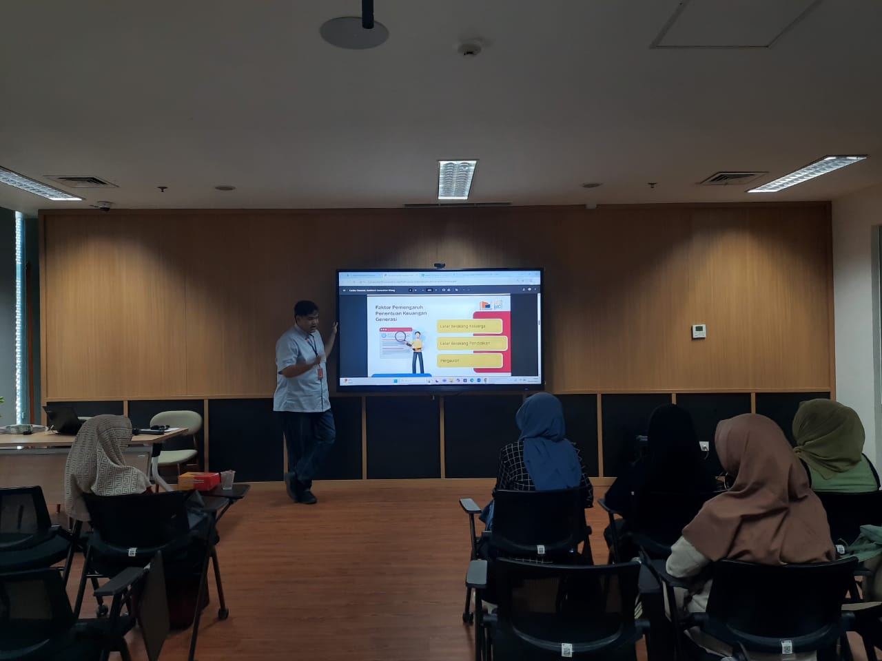 Light Up With Duta Baca Jakarta "Cerdas Finansial, Sandwich Generation Hilang"